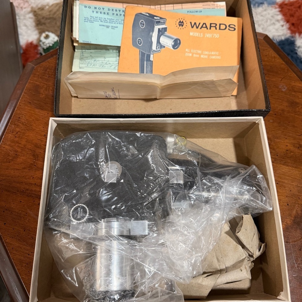 Wards 750 Zoom Reflex 8mm Movie Camera F1.8 Lens, Box & Manual, Black - untested